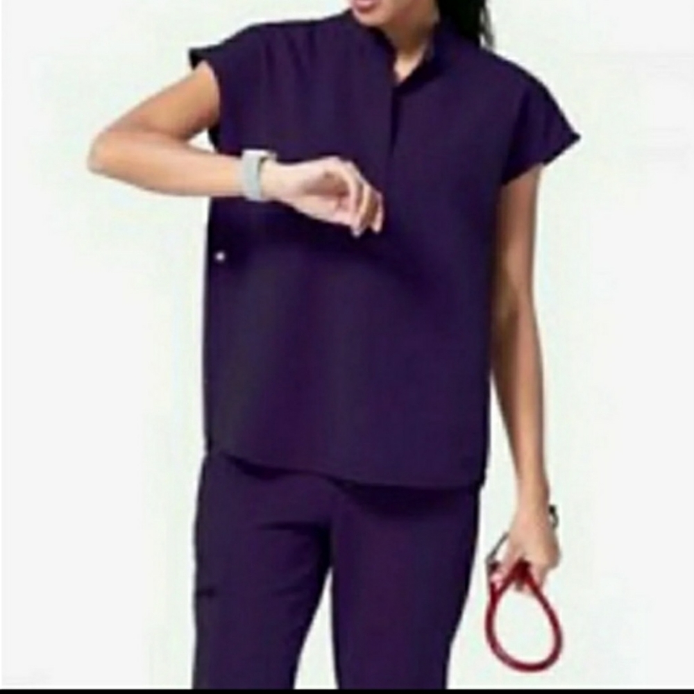 Figs scrub top